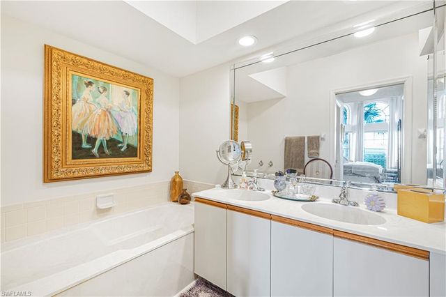 6045 Chardonnay LN 302, Naples, FL 34119