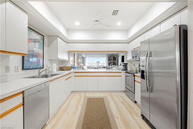 6045 Chardonnay LN 302, Naples, FL 34119