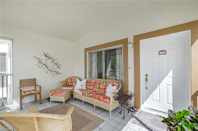 6045 Chardonnay LN 302, Naples, FL 34119