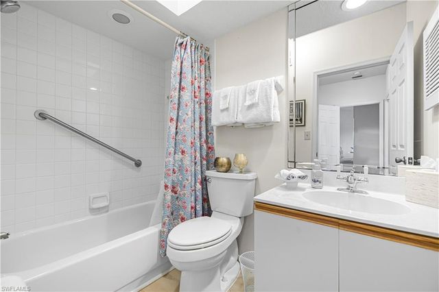 6045 Chardonnay LN 302, Naples, FL 34119