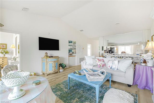 6045 Chardonnay LN 302, Naples, FL 34119