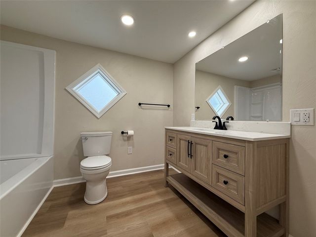 7207 E LAKE Road, Erie, PA 16511