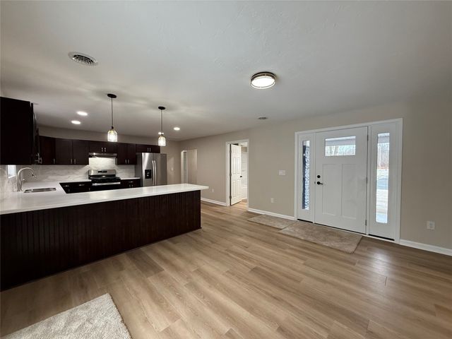 7207 E LAKE Road, Erie, PA 16511