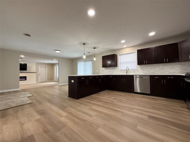 7207 E LAKE Road, Erie, PA 16511