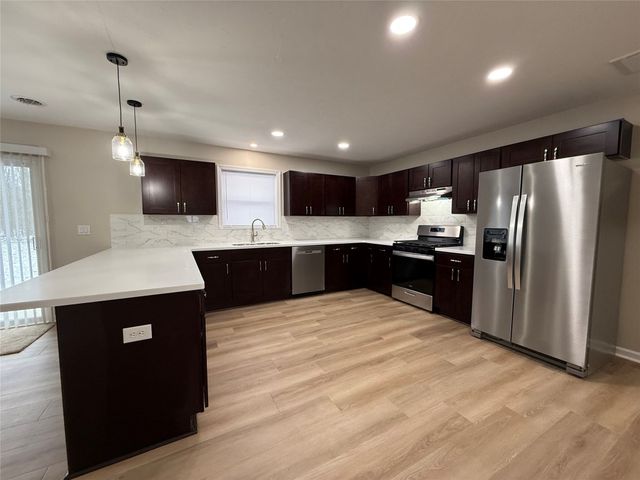 7207 E LAKE Road, Erie, PA 16511