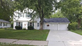 2465 Waltham Drive, Troy, MI 48085