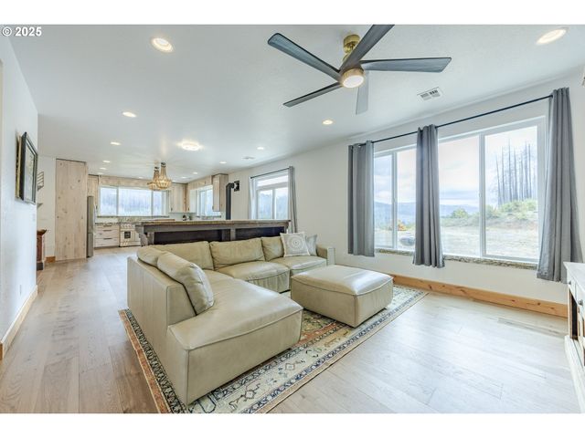 47555 MCKENZIE Hwy, Vida, OR 97488