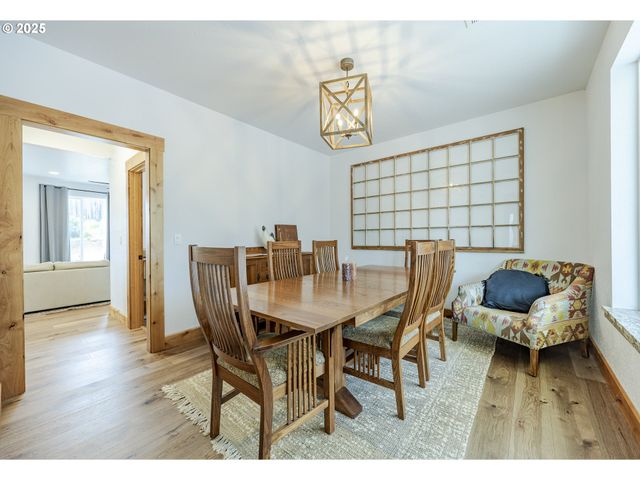 47555 MCKENZIE Hwy, Vida, OR 97488