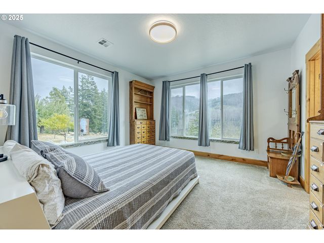 47555 MCKENZIE Hwy, Vida, OR 97488