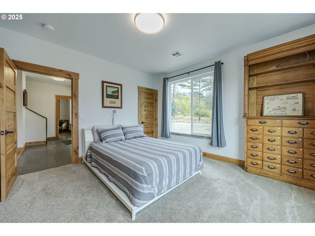 47555 MCKENZIE Hwy, Vida, OR 97488