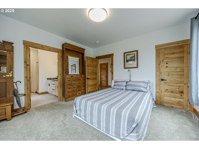 47555 MCKENZIE Hwy, Vida, OR 97488