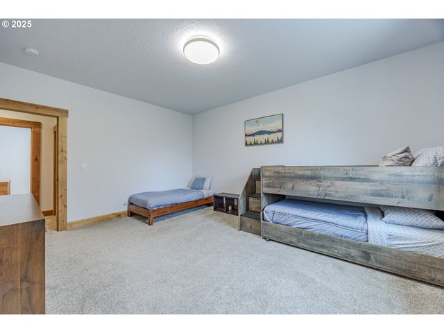 47555 MCKENZIE Hwy, Vida, OR 97488