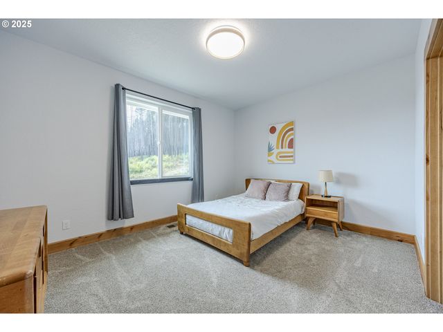 47555 MCKENZIE Hwy, Vida, OR 97488