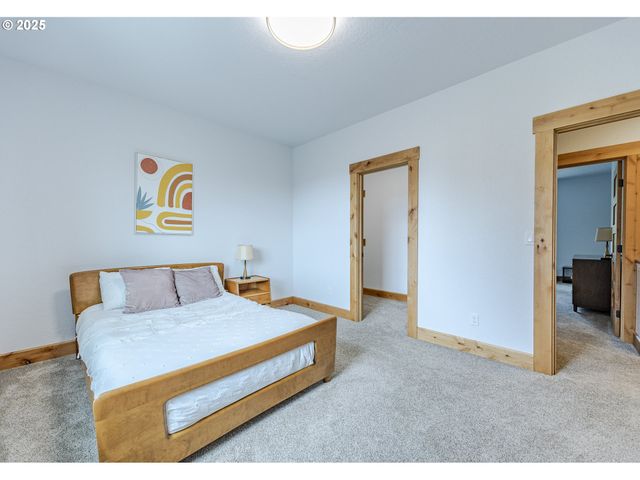 47555 MCKENZIE Hwy, Vida, OR 97488