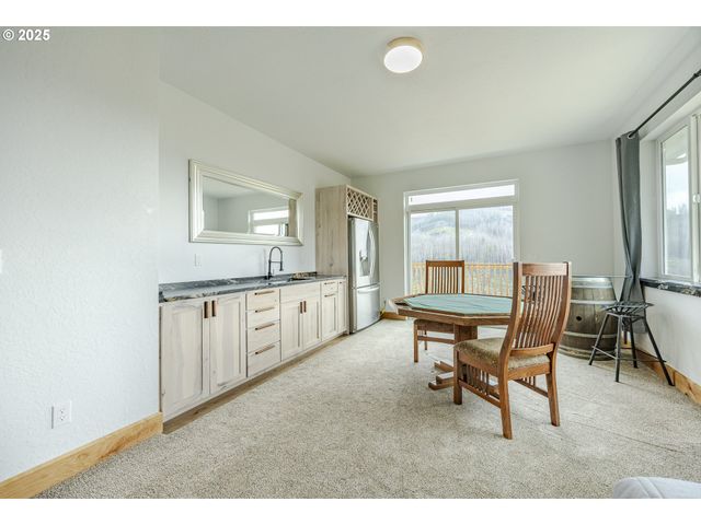 47555 MCKENZIE Hwy, Vida, OR 97488