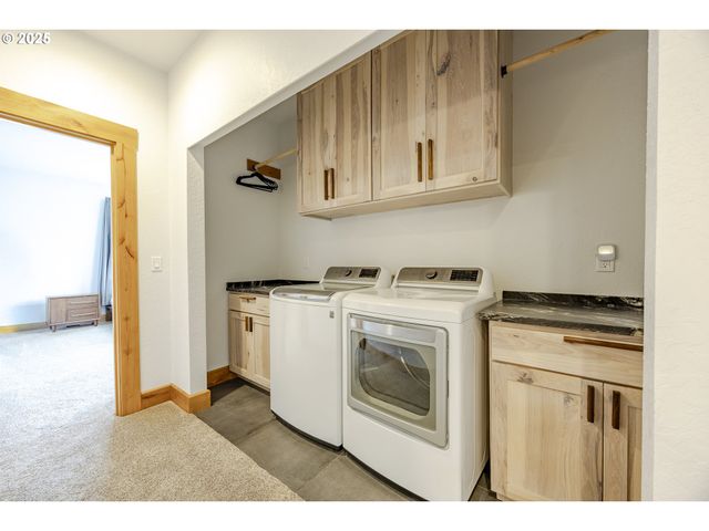 47555 MCKENZIE Hwy, Vida, OR 97488