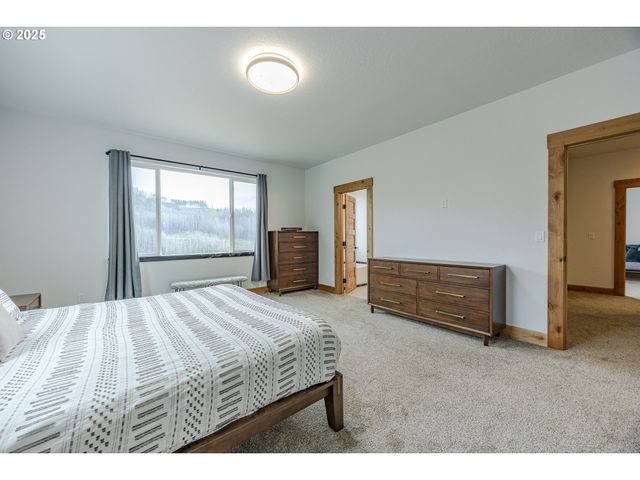 47555 MCKENZIE Hwy, Vida, OR 97488