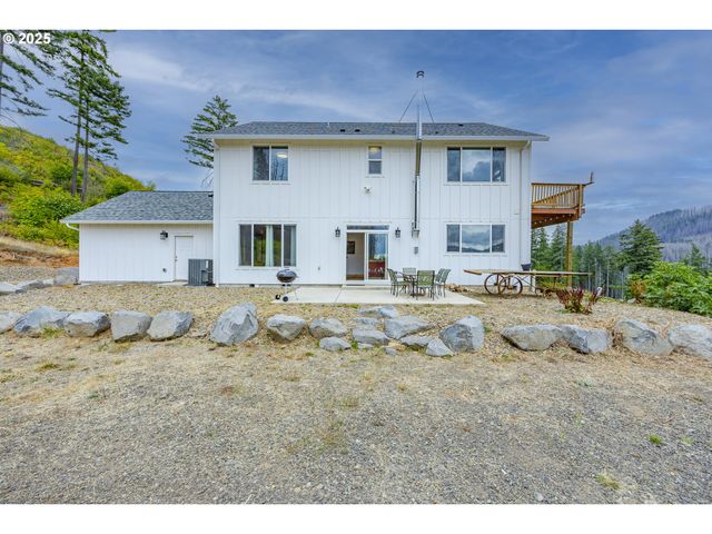 47555 MCKENZIE Hwy, Vida, OR 97488