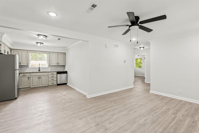 18 Westminister Drive, Little Rock, AR 72209
