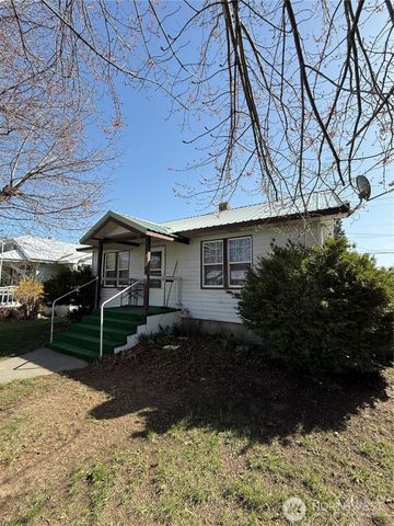 313 S Birch St, Omak, WA 98841