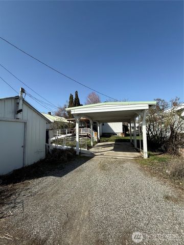 313 S Birch St, Omak, WA 98841
