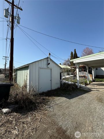 313 S Birch St, Omak, WA 98841