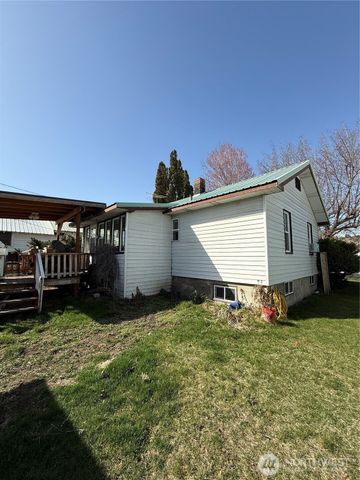 313 S Birch St, Omak, WA 98841