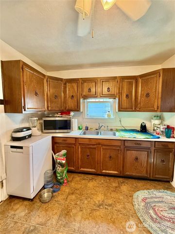 313 S Birch St, Omak, WA 98841