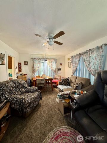 313 S Birch St, Omak, WA 98841