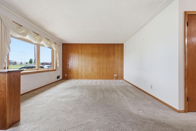 4002 7th Avenue, Anoka, MN 55303
