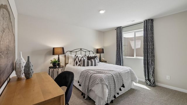 6613 Lake Ridge Avenue, Des Moines, IA 50320