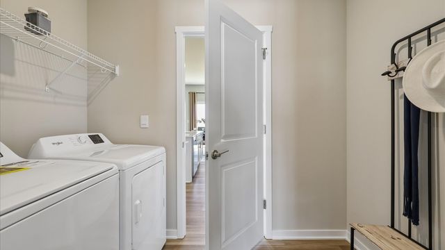 6613 Lake Ridge Avenue, Des Moines, IA 50320