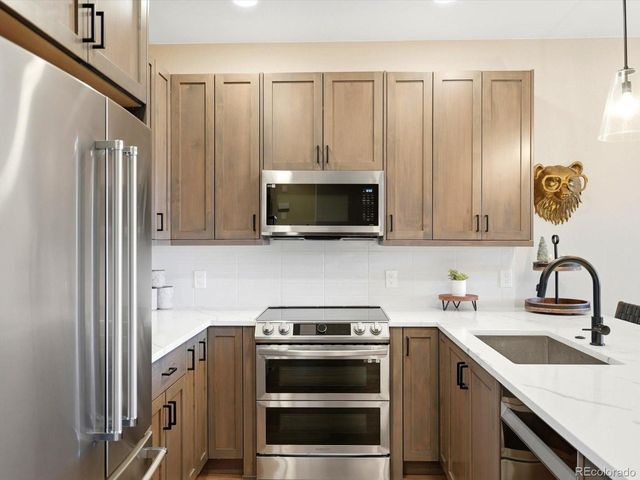 95 River Run Cir, Fraser, CO 80442