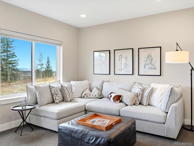 95 River Run Cir, Fraser, CO 80442