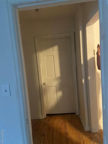 937 Barrie Avenue, Flint, MI 48507