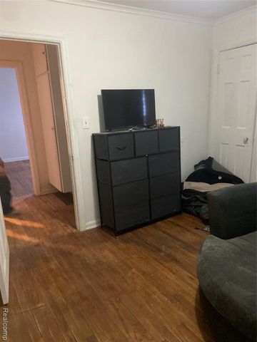 937 Barrie Avenue, Flint, MI 48507