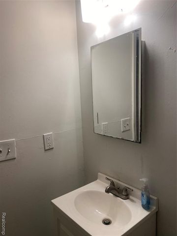 937 Barrie Avenue, Flint, MI 48507