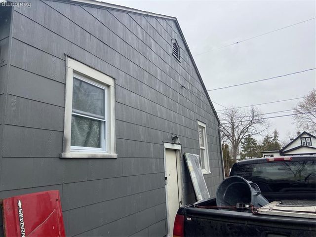 937 Barrie Avenue, Flint, MI 48507