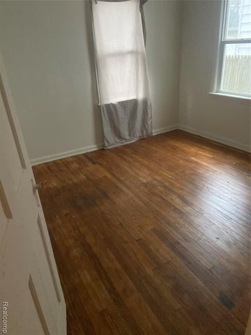 937 Barrie Avenue, Flint, MI 48507