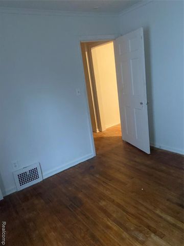 937 Barrie Avenue, Flint, MI 48507