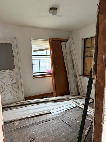 7542 Pennsylvania Avenue, Kansas City, MO 64114