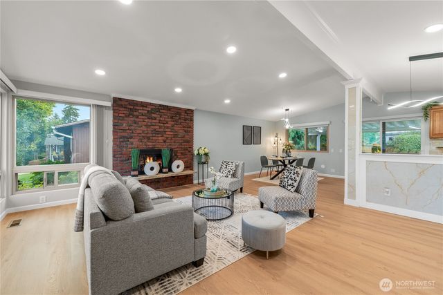 20625 9th Avenue S, Des Moines, WA 98198