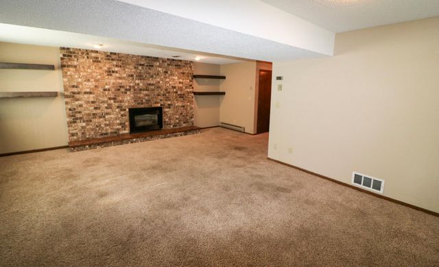 1420 S 23rd Street S, Fargo, ND 58103