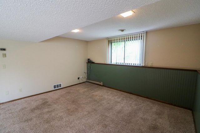1420 S 23rd Street S, Fargo, ND 58103
