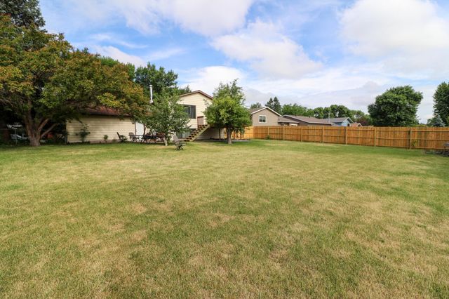 1420 S 23rd Street S, Fargo, ND 58103