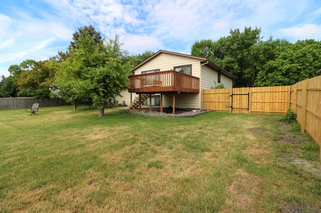 1420 S 23rd Street S, Fargo, ND 58103