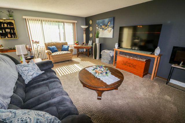 1420 S 23rd Street S, Fargo, ND 58103
