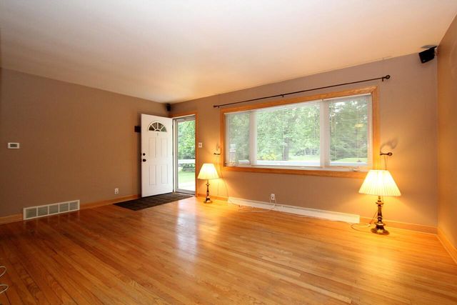 5828 S 41st STREET, Greenfield, WI 53221