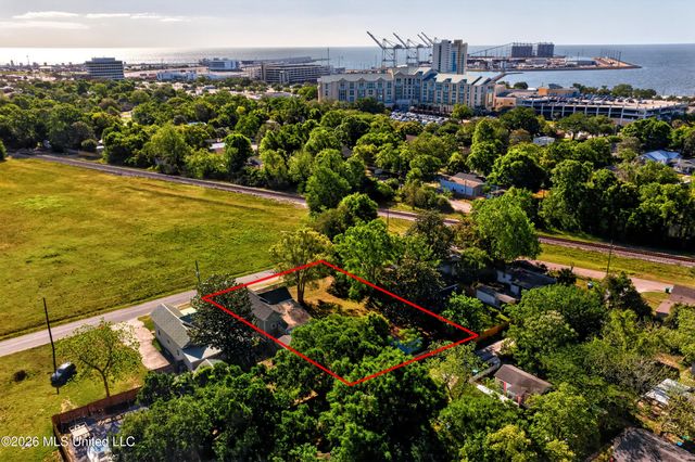 1215 36th Avenue, Gulfport, MS 39501