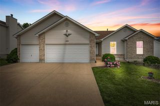 1421 N Woods Dr, Festus, MO 63028